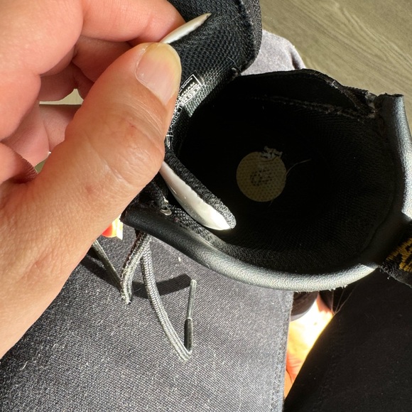 Kids Dr. Martens White Patent Leather Boots - Size 9 - Picture 5 of 7